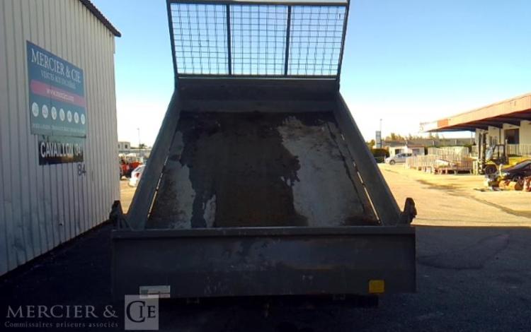 IVECO 35-130  BENNE SIMPLE CABINE COFFRE ROUGE EF-459-FE