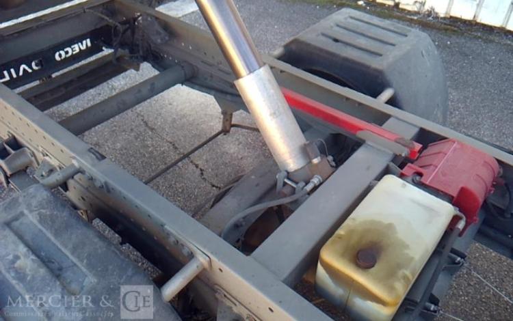 IVECO 35-130  BENNE SIMPLE CABINE COFFRE ROUGE EF-459-FE