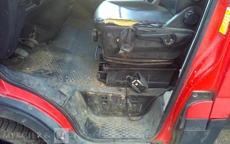 IVECO 35-130  BENNE SIMPLE CABINE COFFRE ROUGE EF-459-FE