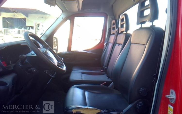 IVECO 35-130  BENNE SIMPLE CABINE COFFRE ROUGE EF-459-FE