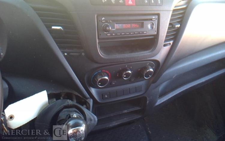 IVECO 35-130  BENNE SIMPLE CABINE COFFRE ROUGE EF-459-FE