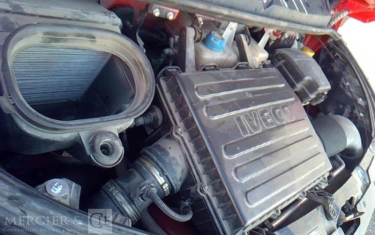 IVECO 35-130  BENNE SIMPLE CABINE COFFRE ROUGE EF-459-FE