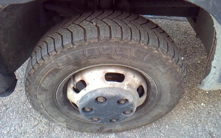 IVECO 35-130  BENNE SIMPLE CABINE COFFRE ROUGE EF-459-FE