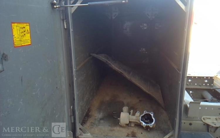 IVECO 35-130  BENNE SIMPLE CABINE COFFRE ROUGE EF-459-FE