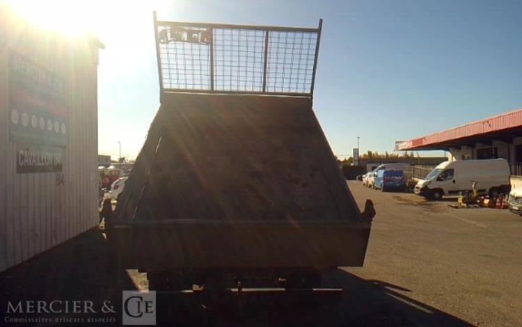 IVECO 35-130  BENNE SIMPLE CABINE COFFRE ROUGE EF-646-FV