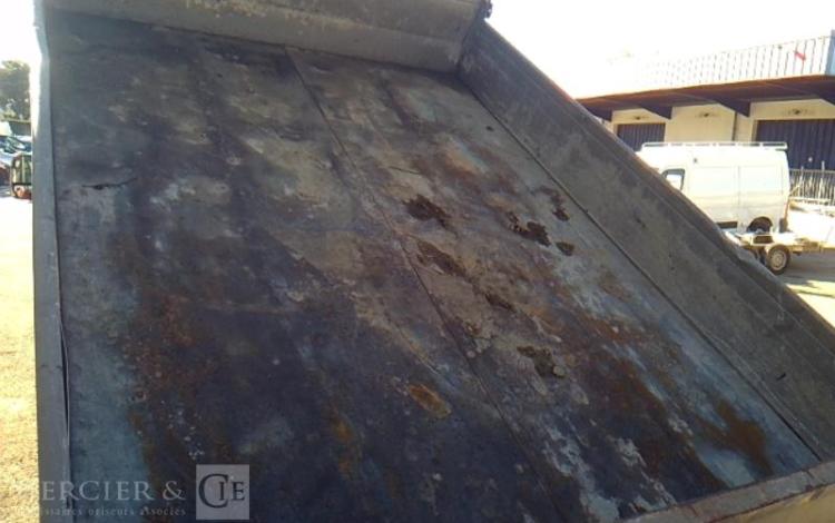 IVECO 35-130  BENNE SIMPLE CABINE COFFRE ROUGE EF-646-FV