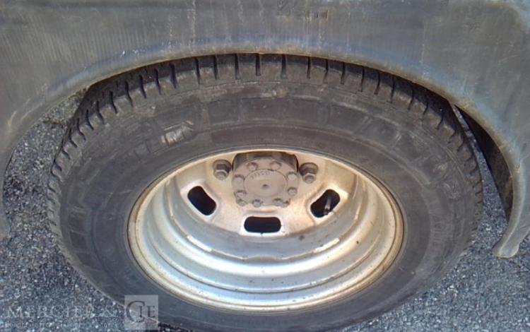 IVECO 35-130  BENNE SIMPLE CABINE COFFRE ROUGE EF-646-FV