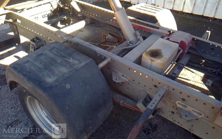 IVECO 35-130  BENNE SIMPLE CABINE COFFRE ROUGE EF-646-FV