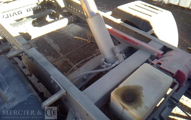 IVECO 35-130  BENNE SIMPLE CABINE COFFRE ROUGE EF-646-FV