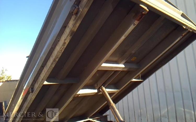 IVECO 35-130  BENNE SIMPLE CABINE COFFRE ROUGE EF-646-FV