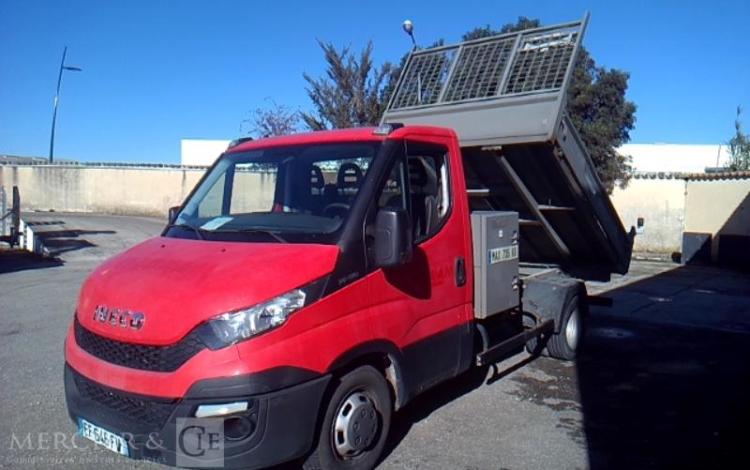 IVECO 35-130  BENNE SIMPLE CABINE COFFRE ROUGE EF-646-FV