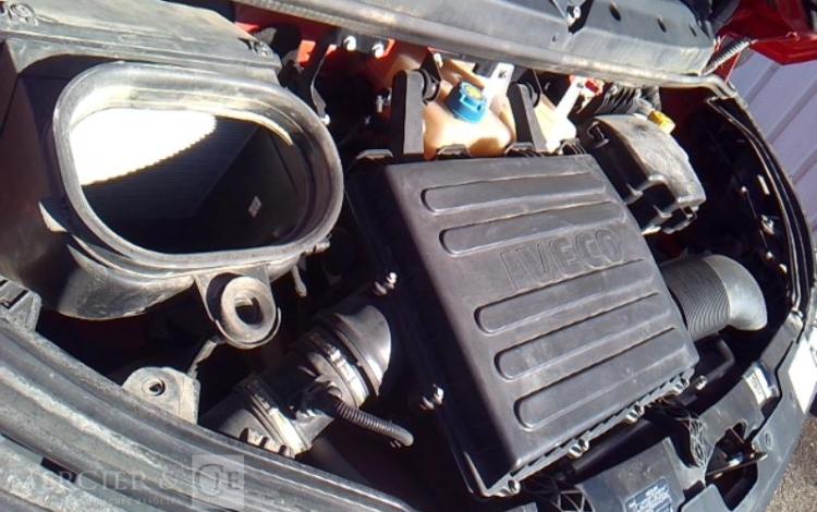 IVECO 35-130  BENNE SIMPLE CABINE COFFRE ROUGE EF-646-FV