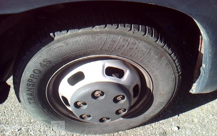 IVECO 35-130  BENNE SIMPLE CABINE COFFRE ROUGE EF-646-FV