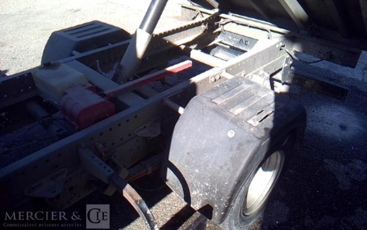 IVECO 35-130  BENNE SIMPLE CABINE COFFRE ROUGE EF-646-FV