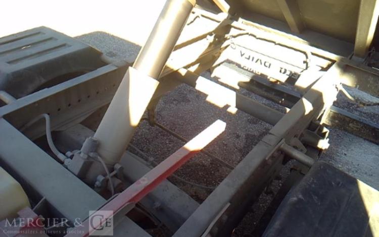 IVECO 35-130  BENNE SIMPLE CABINE COFFRE ROUGE EF-646-FV