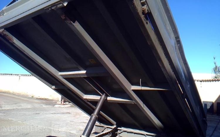 IVECO 35-130  BENNE SIMPLE CABINE COFFRE ROUGE EF-646-FV