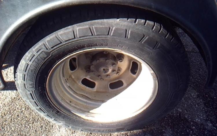 IVECO 35-130  BENNE SIMPLE CABINE COFFRE ROUGE EF-646-FV