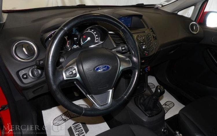 FORD FIESTA 1,2 80 EDITION ROUGE EJ-728-DS