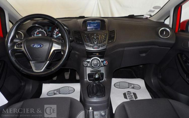 FORD FIESTA 1,2 80 EDITION ROUGE EJ-728-DS