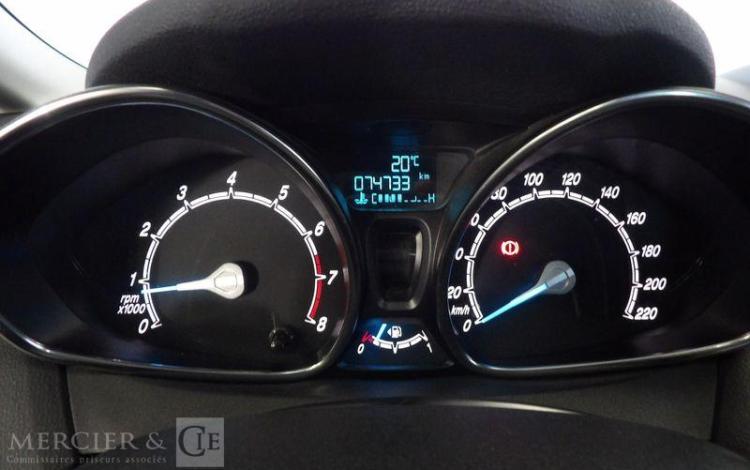 FORD FIESTA 1,2 80 EDITION ROUGE EJ-728-DS