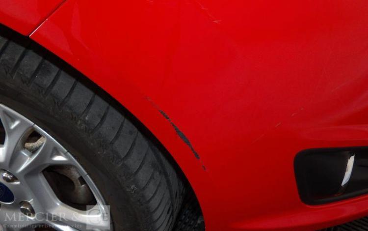 FORD FIESTA 1,2 80 EDITION ROUGE EJ-728-DS