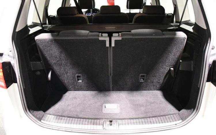 VOLKSWAGEN TOURAN BLANC EK-962-VN