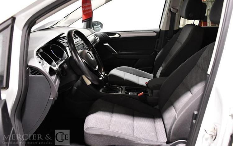 VOLKSWAGEN TOURAN BLANC EK-962-VN