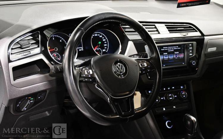 VOLKSWAGEN TOURAN BLANC EK-962-VN