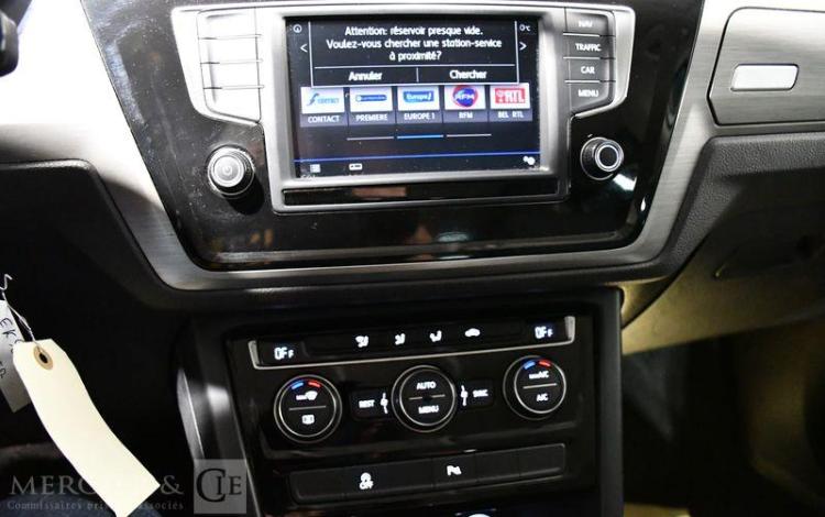 VOLKSWAGEN TOURAN BLANC EK-962-VN