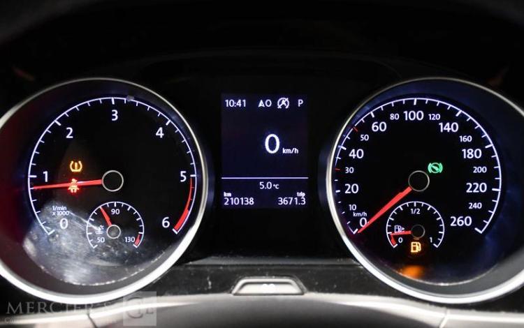 VOLKSWAGEN TOURAN BLANC EK-962-VN