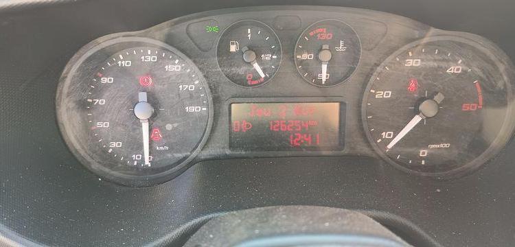 IVECO CAMION BENNE SIMPLE CAB – COFFRE  EN-015-QY