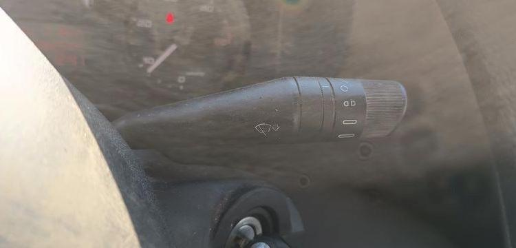 IVECO CAMION BENNE SIMPLE CAB – COFFRE  EN-015-QY