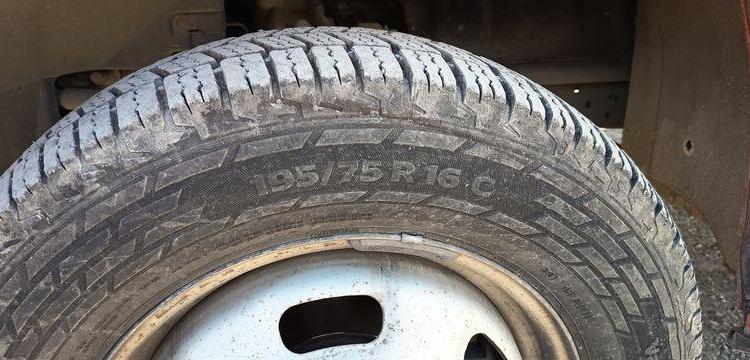 IVECO CAMION BENNE SIMPLE CAB – COFFRE  EN-015-QY