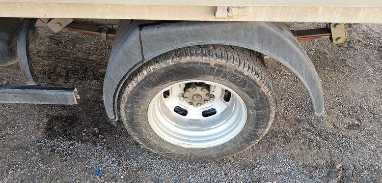 IVECO CAMION BENNE SIMPLE CAB – COFFRE  EN-015-QY