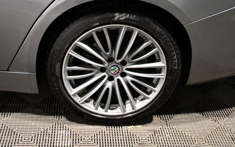 ALFAROMEO GIULIA 2,2 JTDM 180 SUPER BUSINESS BVA GRIS EN-346-YS