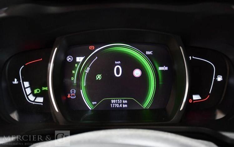 RENAULT KADJAR ROUGE ER-867-KG