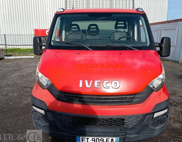 IVECO DAILY 35C12  BENNE AVEC COFFRE ACIER DIESEL – 141445 KMS – ANNEE 2018 ROUGE ET-909-FA
