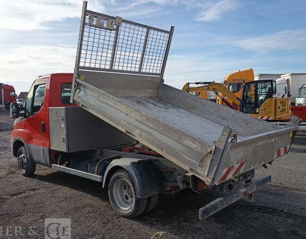 IVECO DAILY 35C12  BENNE AVEC COFFRE ACIER DIESEL – 141445 KMS – ANNEE 2018 ROUGE ET-909-FA