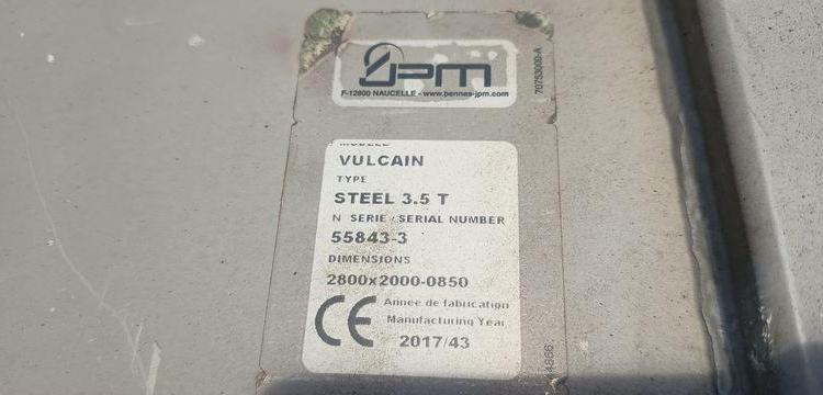 IVECO DAILY 35C12  BENNE AVEC COFFRE ACIER DIESEL – 141445 KMS – ANNEE 2018 ROUGE ET-909-FA