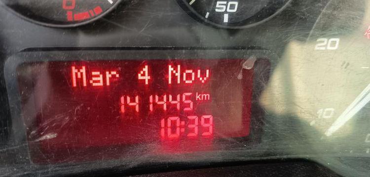 IVECO DAILY 35C12  BENNE AVEC COFFRE ACIER DIESEL – 141445 KMS – ANNEE 2018 ROUGE ET-909-FA