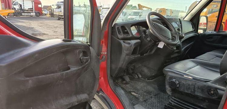 IVECO DAILY 35C12  BENNE AVEC COFFRE ACIER DIESEL – 141445 KMS – ANNEE 2018 ROUGE ET-909-FA