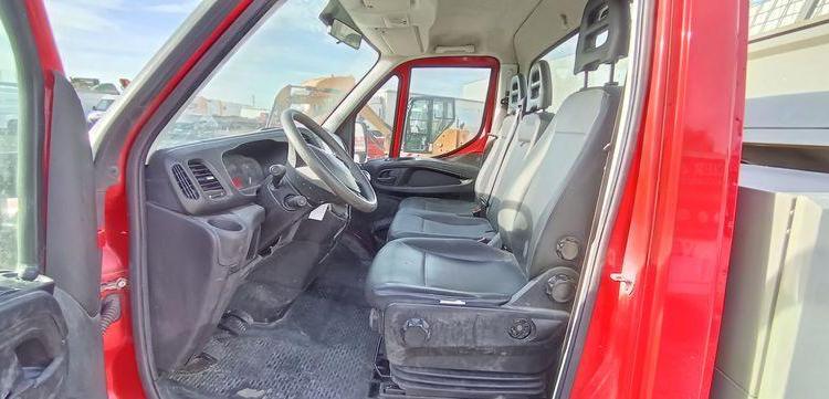 IVECO DAILY 35C12  BENNE AVEC COFFRE ACIER DIESEL – 141445 KMS – ANNEE 2018 ROUGE ET-909-FA