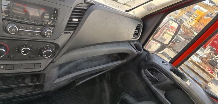 IVECO DAILY 35C12  BENNE AVEC COFFRE ACIER DIESEL – 141445 KMS – ANNEE 2018 ROUGE ET-909-FA