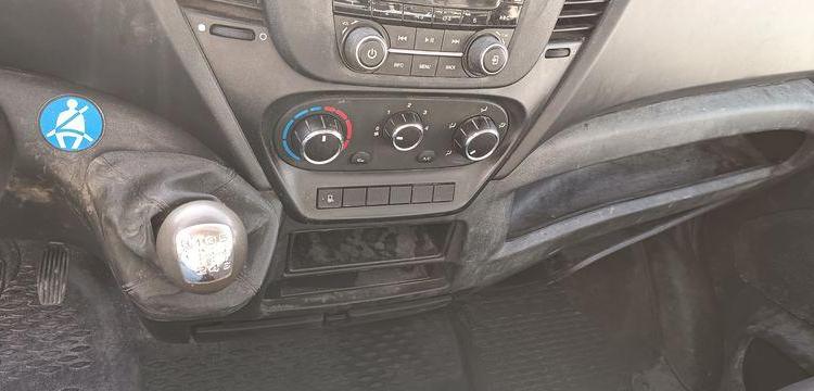 IVECO DAILY 35C12  BENNE AVEC COFFRE ACIER DIESEL – 141445 KMS – ANNEE 2018 ROUGE ET-909-FA