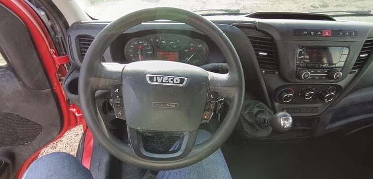 IVECO DAILY 35C12  BENNE AVEC COFFRE ACIER DIESEL – 141445 KMS – ANNEE 2018 ROUGE ET-909-FA