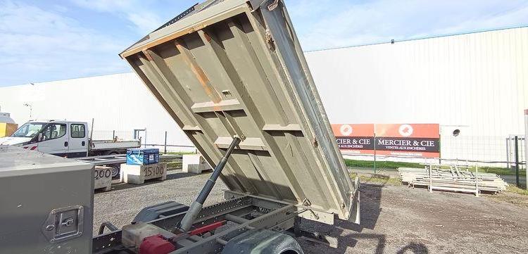 IVECO DAILY 35C12  BENNE AVEC COFFRE ACIER DIESEL – 141445 KMS – ANNEE 2018 ROUGE ET-909-FA