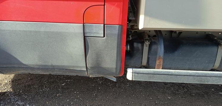 IVECO DAILY 35C12  BENNE AVEC COFFRE ACIER DIESEL – 141445 KMS – ANNEE 2018 ROUGE ET-909-FA