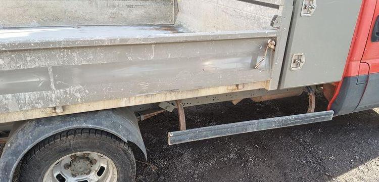 IVECO DAILY 35C12  BENNE AVEC COFFRE ACIER DIESEL – 141445 KMS – ANNEE 2018 ROUGE ET-909-FA