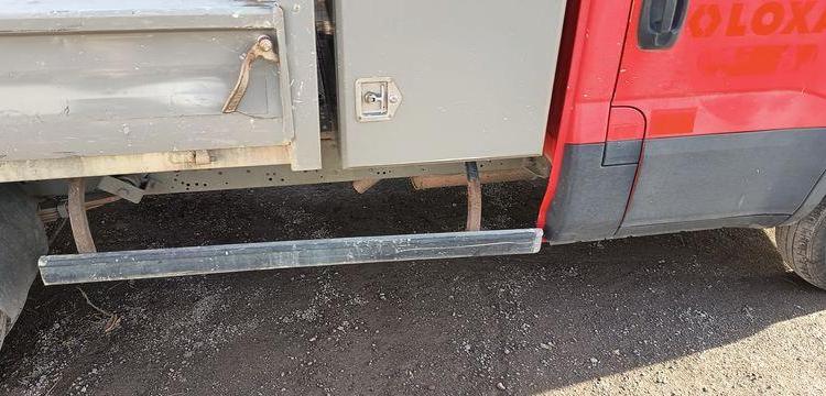 IVECO DAILY 35C12  BENNE AVEC COFFRE ACIER DIESEL – 141445 KMS – ANNEE 2018 ROUGE ET-909-FA