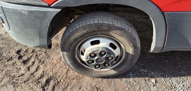 IVECO DAILY 35C12  BENNE AVEC COFFRE ACIER DIESEL – 141445 KMS – ANNEE 2018 ROUGE ET-909-FA